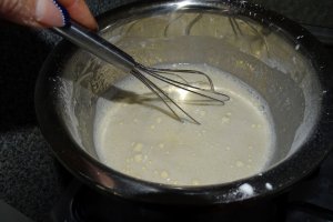 Desert melci cu crema de vanilie si stafide