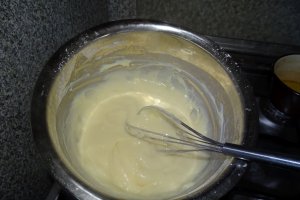 Desert melci cu crema de vanilie si stafide