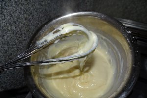 Desert melci cu crema de vanilie si stafide