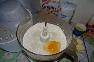 Desert melci cu crema de vanilie si stafide