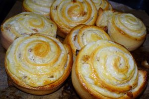 Desert melci cu crema de vanilie si stafide