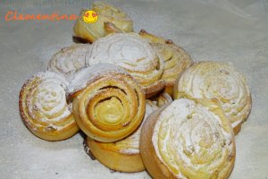 Desert melci cu crema de vanilie si stafide