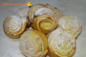Desert melci cu crema de vanilie si stafide