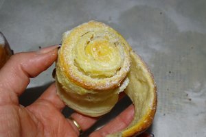 Desert melci cu crema de vanilie si stafide