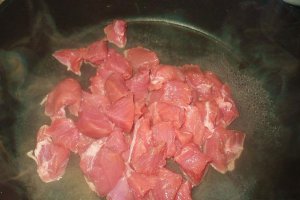 Vitel in sos cu vin