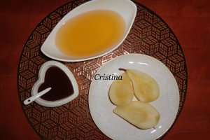 Desert pere in vin alb