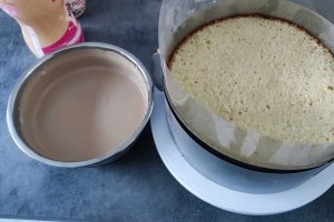 Desert tort aniversar cu ciocolata si crema Bailey's