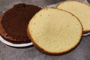 Desert tort aniversar cu ciocolata si crema Bailey's