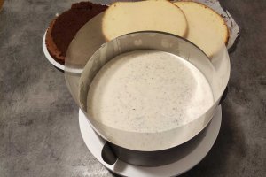 Desert tort aniversar cu ciocolata si crema Bailey's