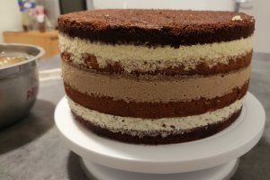 Desert tort aniversar cu ciocolata si crema Bailey's
