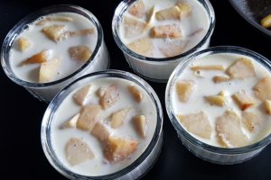 Desert panna cotta cu mere