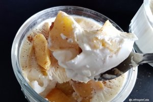 Desert panna cotta cu mere