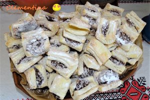 Desert carticele-osanzele cu gem de prune si nuca