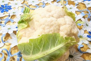 Salata cu sunca, porumb dulce si conopida