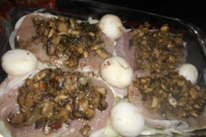 Muschi de porc pe pat de ceapa