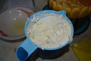 Desert tort cu iaurt, mascarpone si piersici