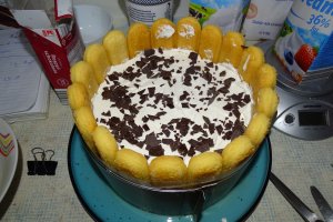 Desert tort cu iaurt, mascarpone si piersici