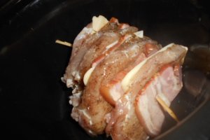 Cotlet de porc cu bacon la slow cooker
