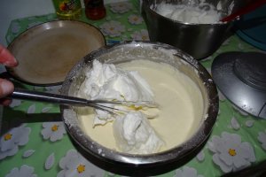 Desert tort de clatite din albusuri