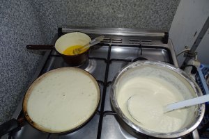 Desert tort de clatite din albusuri