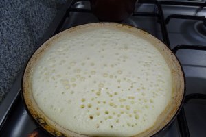 Desert tort de clatite din albusuri