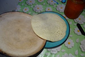 Desert tort de clatite din albusuri