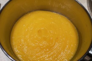 Desert prajitura cu mango si fructul pasiunii