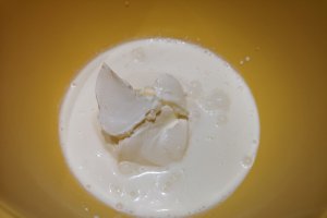 Desert prajitura cu mango si fructul pasiunii