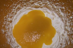 Desert prajitura cu mango si fructul pasiunii