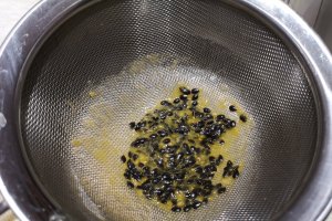 Desert prajitura cu mango si fructul pasiunii