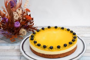 Desert prajitura cu mango si fructul pasiunii
