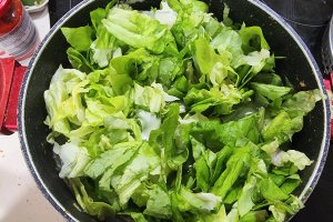 Ciorba de praz cu afumatura si salata verde