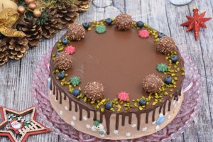 Desert tort cu crema namelaka de mure si ciocolata