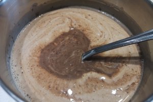 Desert tort cu crema namelaka de mure si ciocolata