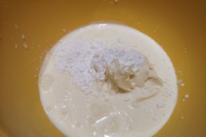 Desert tort cu crema namelaka de mure si ciocolata