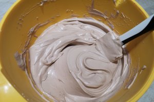 Desert tort cu crema namelaka de mure si ciocolata