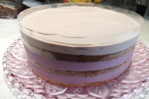 Desert tort cu crema namelaka de mure si ciocolata