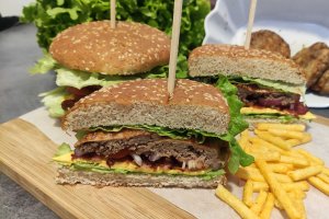 Hamburgeri de casa cu chiftele de vita