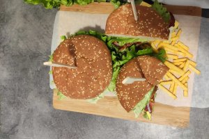 Hamburgeri de casa cu chiftele de vita