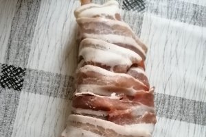 Muschiulet cu bacon si garnitura de legume