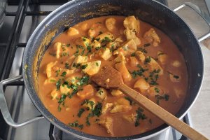 Curry de pui cu lapte de cocos, reteta delicioasa cu o savoare exotica