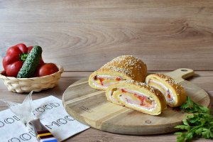 Aperitiv rulada cu sunca si branzeturi