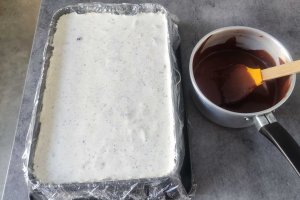 Desert prajitura cu cirese si biscuiti oreo