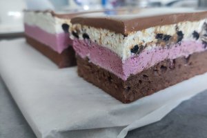 Desert prajitura cu cirese si biscuiti oreo