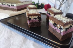 Desert prajitura cu cirese si biscuiti oreo