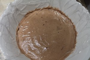 Desert tort cu namelaka de ciocolata si jeleu de zmeura