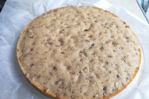Desert tort cu namelaka de ciocolata si jeleu de zmeura