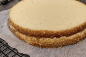 Desert tort cu ciocolata si cirese