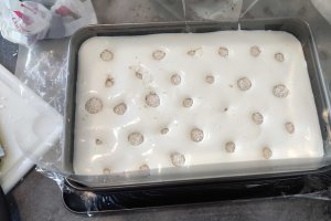 Desert prajitura aniversara cu mousse de cirese si ciocolata alba
