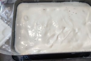 Desert prajitura aniversara cu mousse de cirese si ciocolata alba